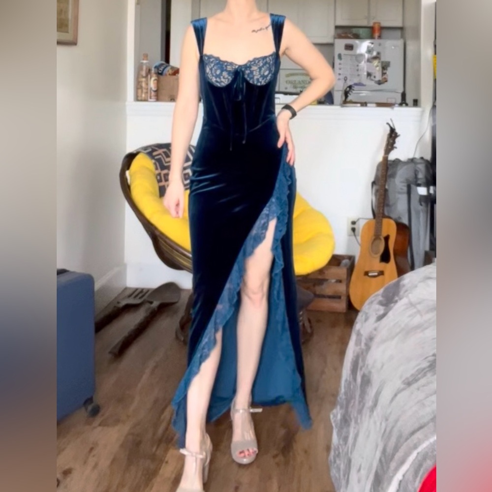 Miss Circle Odilia Teal Lace Velvet Dress